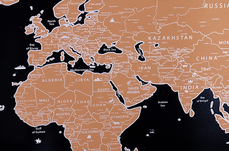 MAPA ŚWIATA Z FLAGAMI - ZŁOTA MAPA ZDRAPKA