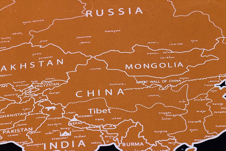 MAPA ŚWIATA Z FLAGAMI - ZŁOTA MAPA ZDRAPKA