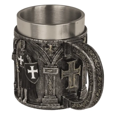 Kufel Rycerski - Średniowieczny Stojący Rycerz w Zbroi