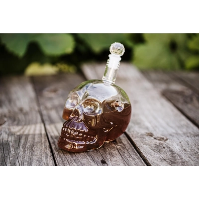 Kuloodporna Karafka Czaszka na Whisky z Pociskiem 700 ml - Prezent dla Mężczyzny