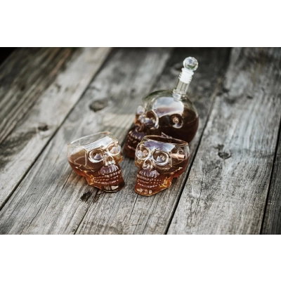 Kuloodporna Szklanka Czaszka do Whisky z Zatopionym Pociskiem