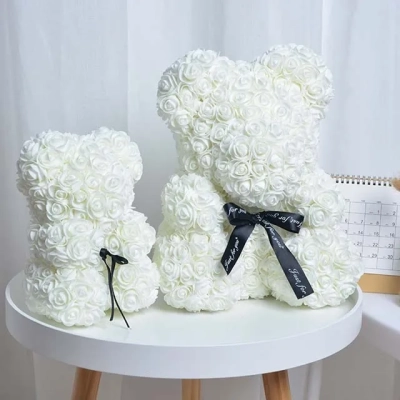 Biały Miś z Róż - 25 cm + Pudełko na Prezent