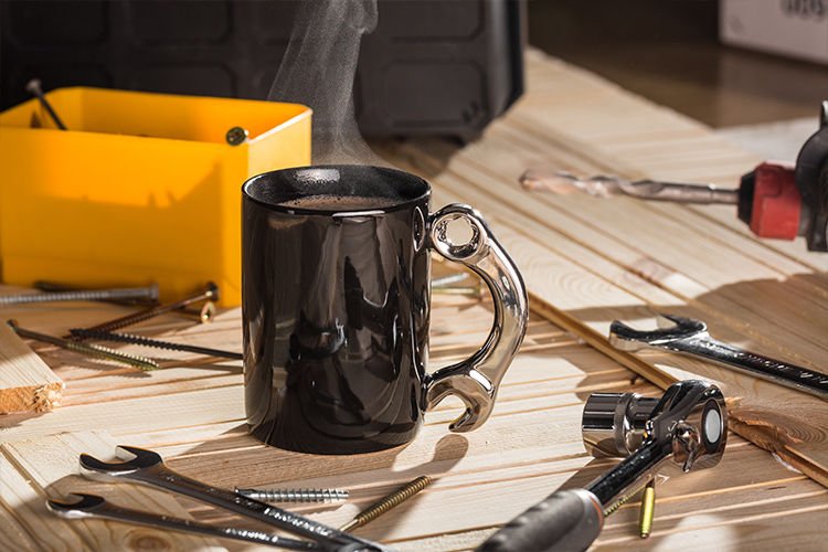 KUBEK MECHANIKA Z UCHWYTEM W KSZTAŁCIE KLUCZA